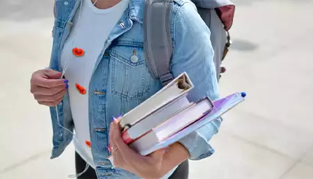 Elève de terminale qui cherche son orientation