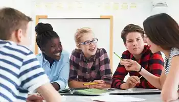 Groupe d'élève en cours collectif Acadomia
