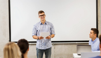 Étudiant se prépare à un oral de concours