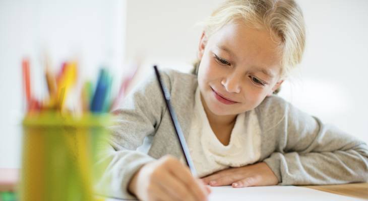 Elève de primaire en cours avec Acadomia