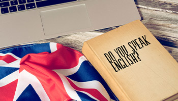 Livre avec écris "Do you speak English ?" avec un drapeau du royaume uni à côté