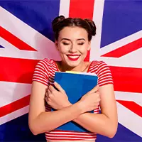 jeune fille devant drapeau anglais