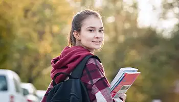 Lycéenne va à un cours collectif Acadomia