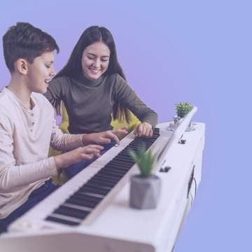 Elève en cours particulier de piano avec une prof Acadomia musique