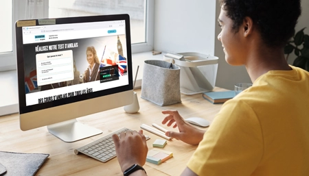 Elève fait le test de niveau d'anglais Acadomia en ligne