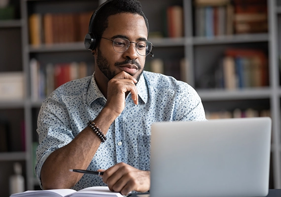 Cours particulier en ligne pour un adulte avec un prof Acadomia