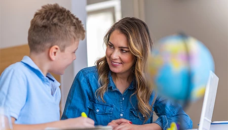 Aide aux devoirs avec un élève de primaire Acadomia