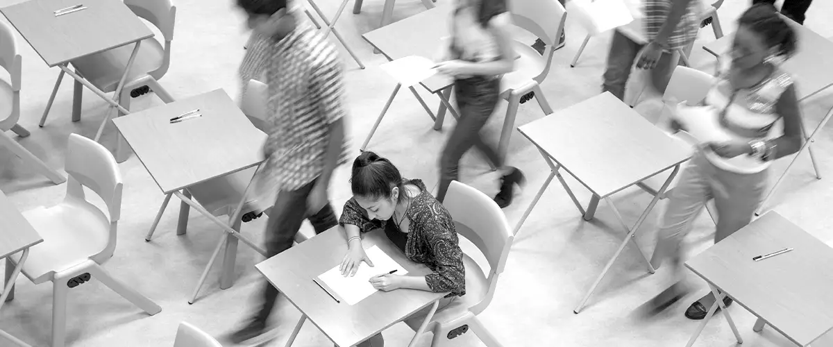 Des élèves en examen du bac