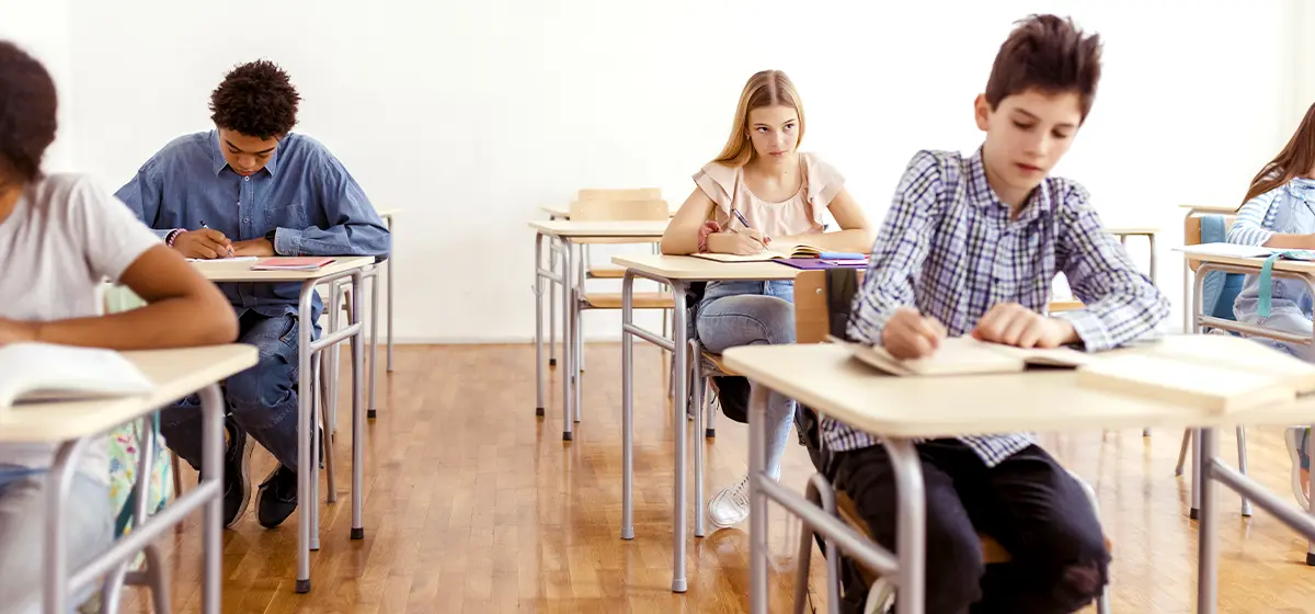 Examen du brevet par des collégiens - préparés par Acadomia