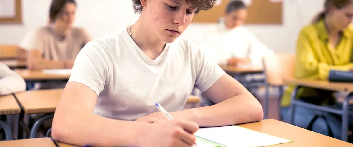 Examen du brevet par des collégiens - préparés par Acadomia