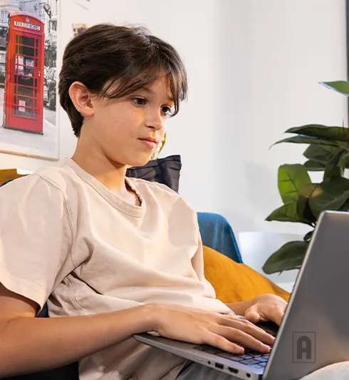 Cours d'anglais en ligne pour un collégien Acadomia - photo tous droits réservés