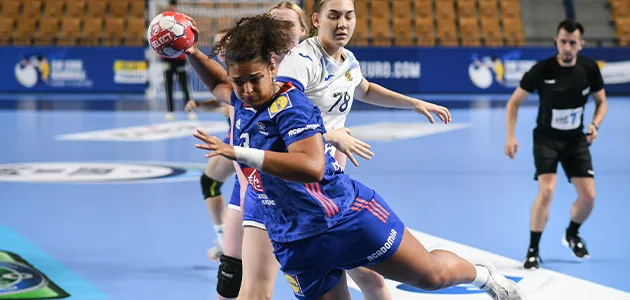 Jeunes sportives handballeuses - sport-études avec Acadomia