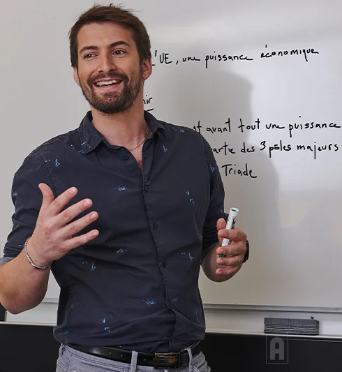 Cours d'histoire-géo avec un enseignant Acadomia - photo tous droits réservés