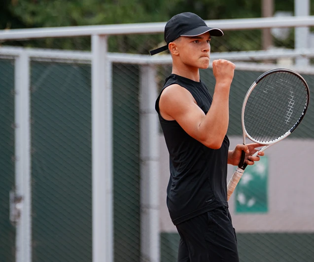 Mario Vukovic, jeune sportif tennis et élève E-Campus Acadomia - photo tous droits réservés