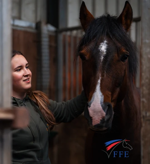 Jeune sportive et son cheval en sport études FFE et Acadomia - photo tous droits réservés