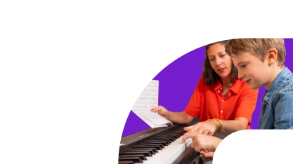 élève en cours particuliers de violon avec son enseignant Acadomia