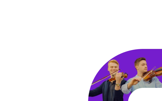 Deux élèves en atelier collectif Acadomia de violon