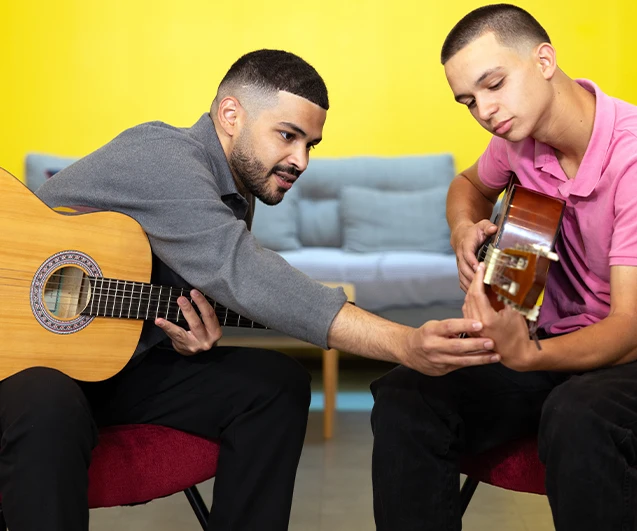 Cours particulier de guitare avec un prof de musique Acadomia - photo tous droits réservés