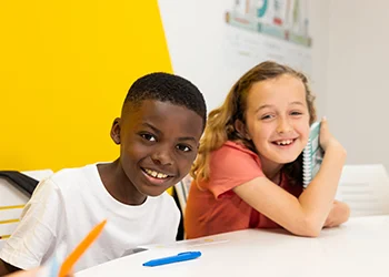 Elève de primaire en cours collectif Acadomia - photo tous droits réservés