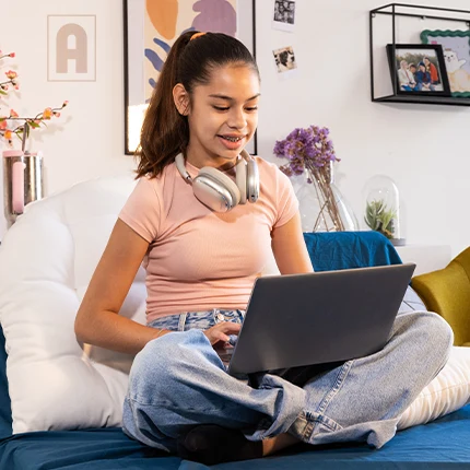 Elève du lycée en stage en ligne Acadomia