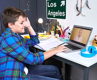 Elève du collège en cours par visio avec Acadomia