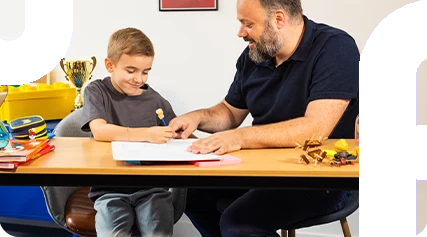 Elève de primaire et son enseignant Acadomia en cours particulier - photo tous droits réservés