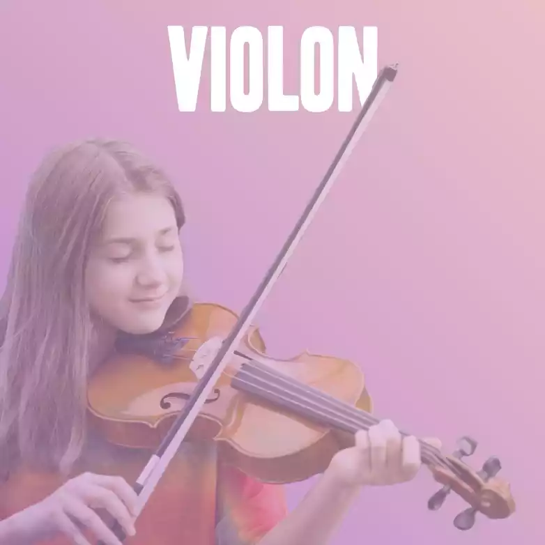 Elève qui joue du violon avec Acadomia