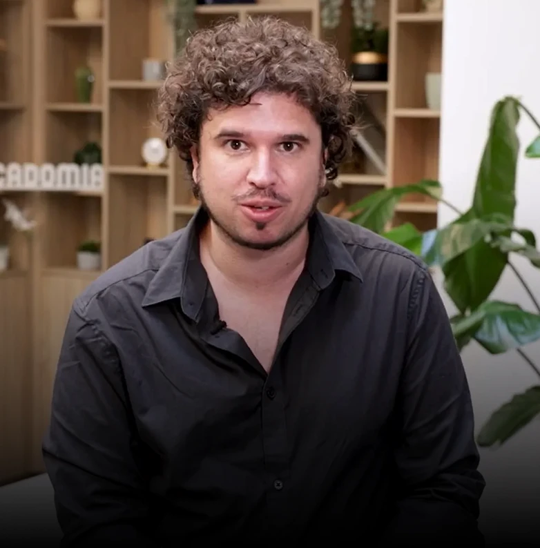 Portrait d'Alexandre Delivré, enseignant de maths et de physique-chimie