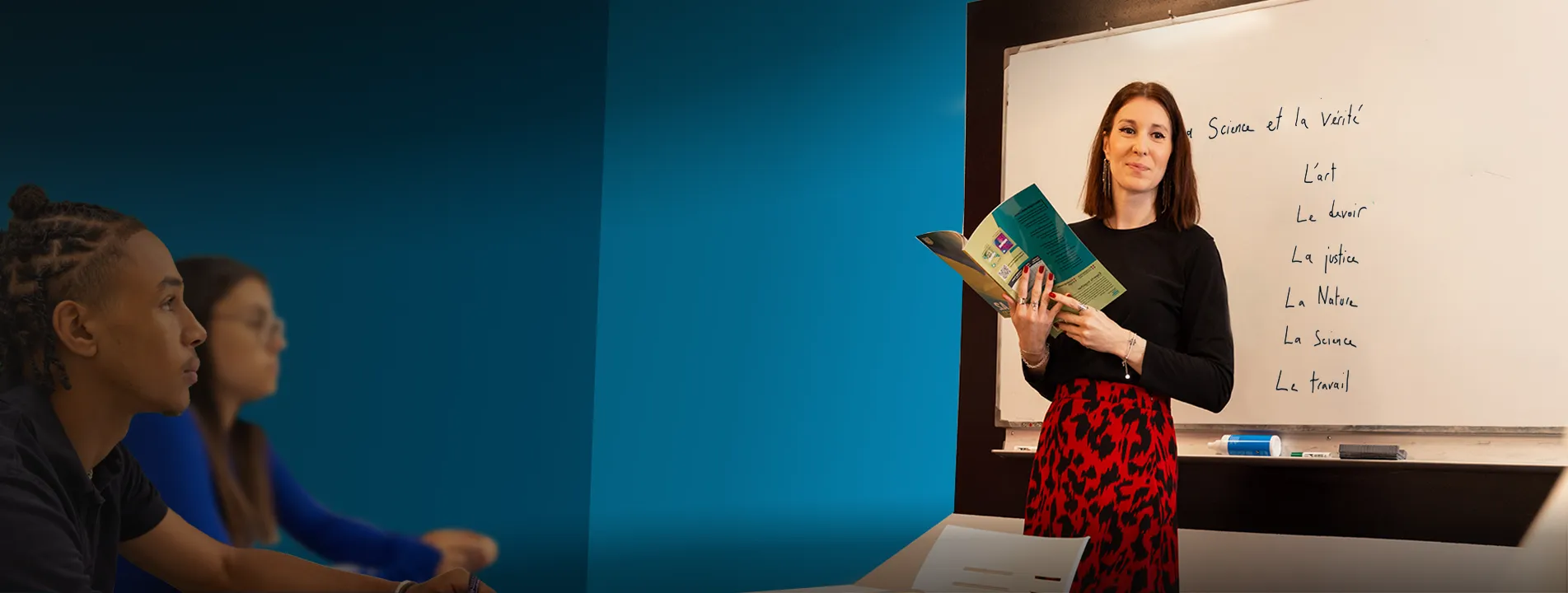 Groupe d'élèves en cours de philosophie avec Acadomia