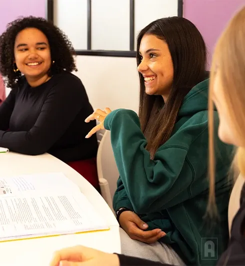 Cours Acadomia en petit groupe de lycéens - photo tous droits réservés
