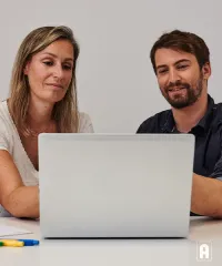 Cours particuliers adulte avec un enseignant Acadomia - photo tous droits réservés