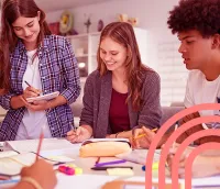 Etudiants en préparation concours écoles postbac Acadomia