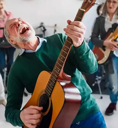 3 élèves en stage de guitare Institut Molière