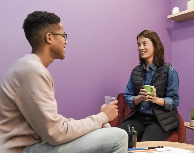 Coaching scolaire entre un élève et un coach acadomia