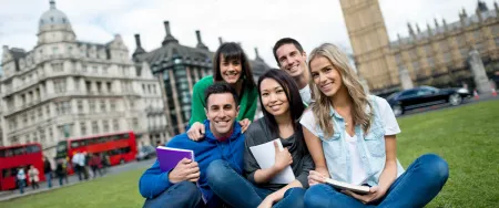 Jeune étudiants en voyage linguistique à Londres - Acadomia