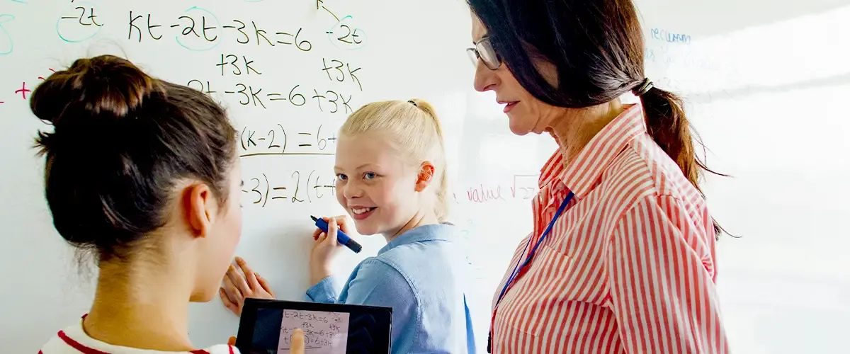 Stage de maths Acadomia avec des élèves du collège