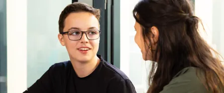 Cours particuliers d'un collégien avec une prof Acadomia