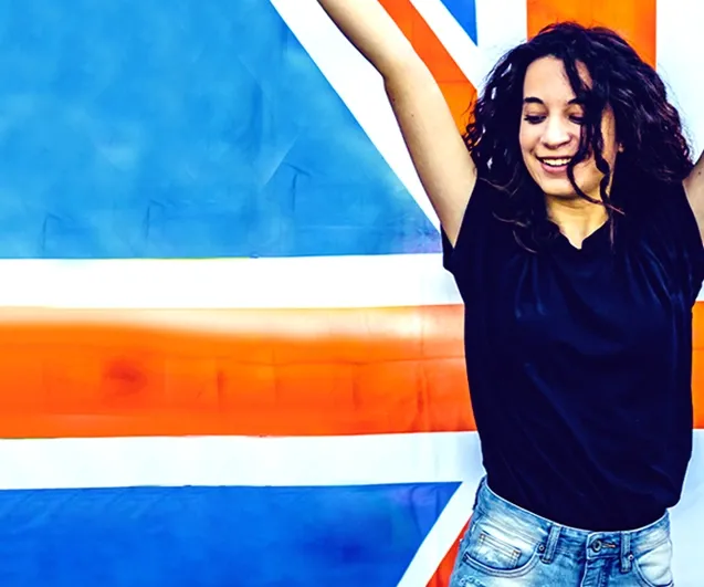 Etudiante et drapeau anglais