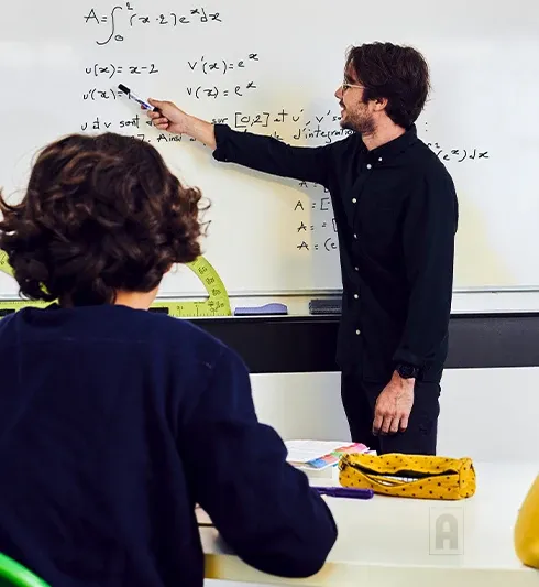 Cours collectif de maths avec un enseignant Acadomia - photo tous droits réservés