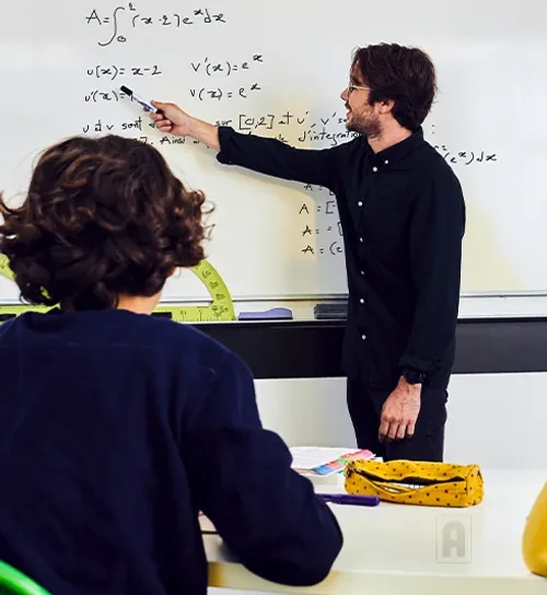 Cours collectif de maths avec un enseignant Acadomia - photo tous droits réservés