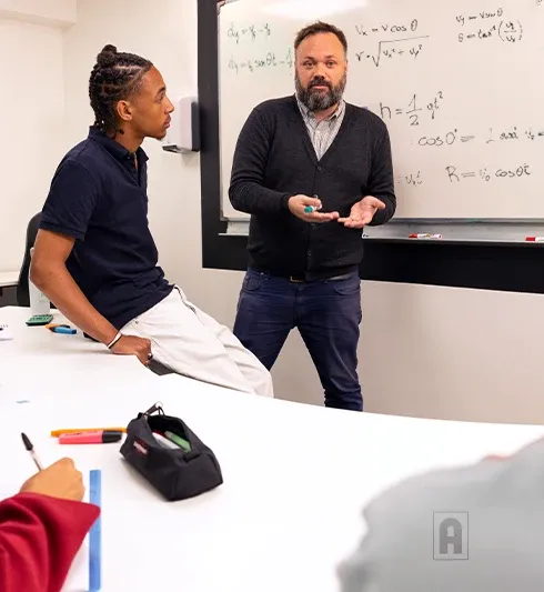 Cours collectif de physique-chimie avec un enseignant Acadomia - photo tous droits réservés