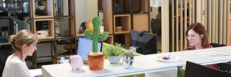 Photo deux collaboratrices de l'équipe