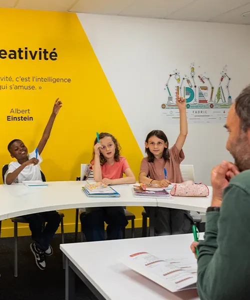 Cours collectifs primaire avec un enseignant Acadomia - photo tous droits réservés