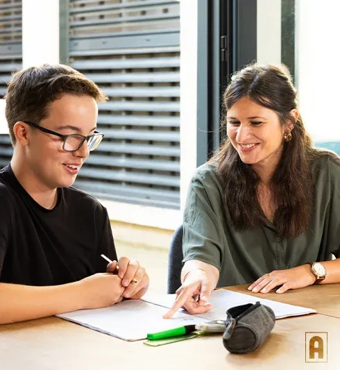 Cours particulier collégien avec une enseignante Acadomia - photo tous droits réservés