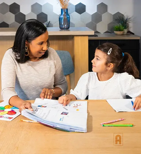Cours particulier élève de primaire avec une enseignante Acadomia - photo tous droits réservés
