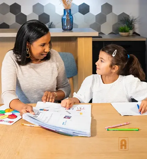 Cours particulier élève de primaire avec une enseignante Acadomia - photo tous droits réservés