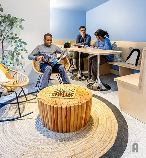 Groupe de lycéens dans une salle de l'école Acadomia de Paris - photo tous droits réservés
