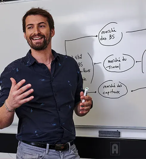 Cours d'économie avec un enseignant Acadomia - photo tous droits réservés