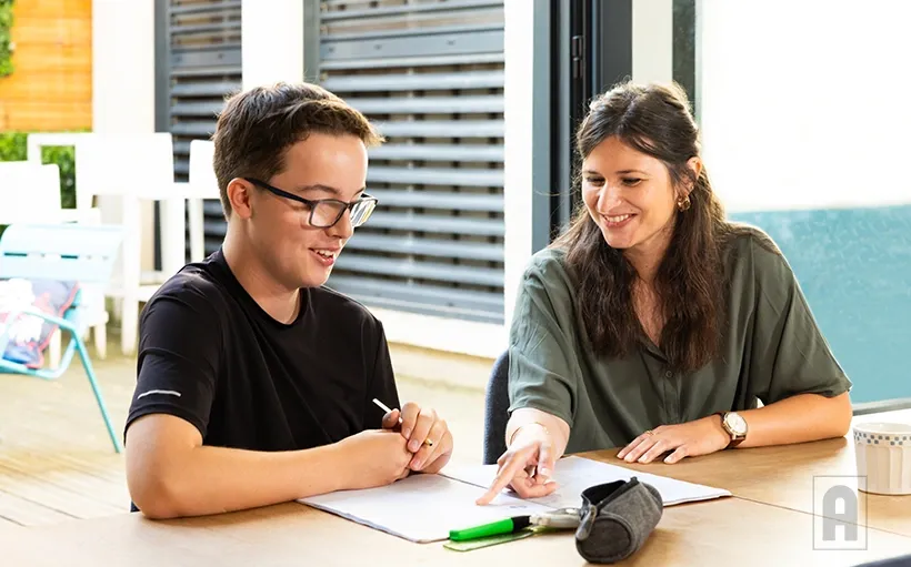 Cours particulier collégien avec une enseignante Acadomia - photo tous droits réservés