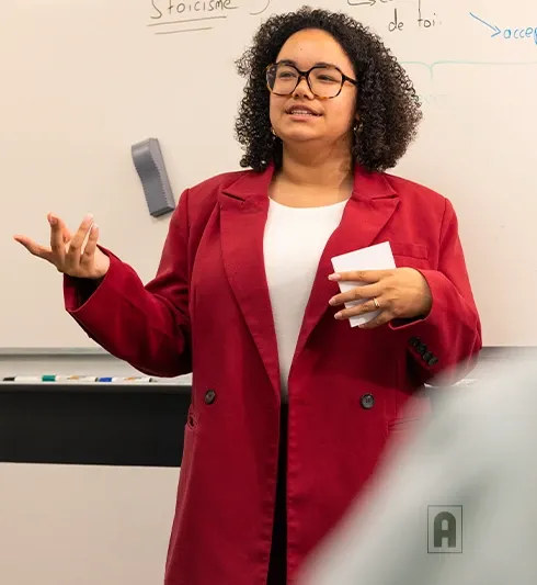 Lycéenne en préparation orale dans un cours Acadomia - photo tous droits réservés